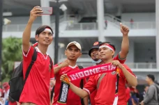 Puluhan Ribu Suporter...