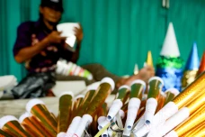 Penjual Terompet Musiman...