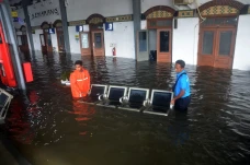 Stasiun Semarang Tawang...