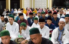Ribuan Jamaah Hadiri...