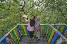 Mengunjungi Ekowisata...