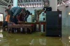 Masjid Terendam Banjir,...