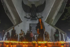 Penyalaan 1000 Lilin...