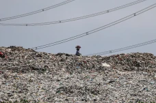 Sampah di TPA Cipayung...