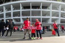 Antusiasme Warga Nonton...