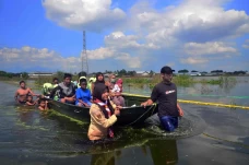 Banjir di Kudus Mulai...