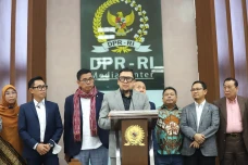 Delapan Fraksi DPR Menolak...