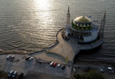 Wisata Masjid Terapung...