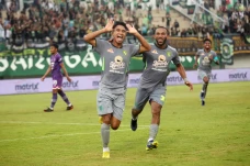 Persebaya Surabaya Bantai...