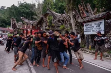 Tradisi Pemakaman Liang...