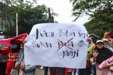 Unjuk Rasa Warga di...