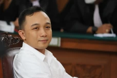 Ricky Rizal Jalani Sidang...