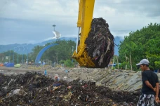 Pemindahan Sampah Pantai...