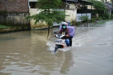 Banjir Rendam Rumah...