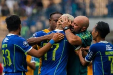 Persib Bandung Kalahkan...