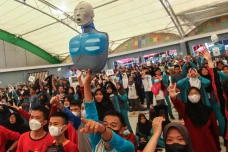 6000 Telapak Tangan...