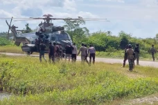 TNI/Polri Evakuasi 15...