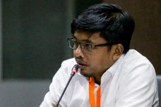 Idham Holik Jalani Sidang...