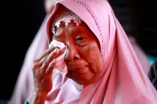 Menanti Evakuasi Kapal...
