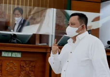 Aksi Salam Metal Kuat...