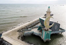 Uniknya Masjid Sujud...