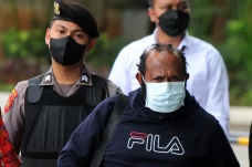 KPK Tangkap Bupati Mamberamo...