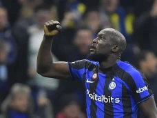 Gol Tunggal Lukaku Bawa...