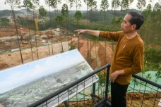 Jokowi Tinjau Pembangunan...