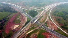 Jalan Tol Japek II Selatan...