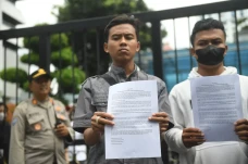 Aksi Menuntut Reformasi...