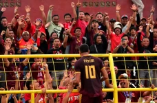 PSM Makassar Libas Persis...