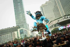 Pawai Ogoh-Ogoh Sambut...