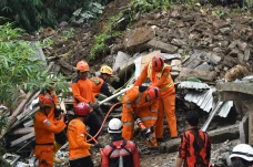 Pencarian Korban Tanah...