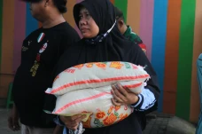 Bantuan Beras untuk...