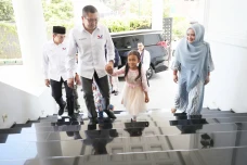 Keluarga TGB Zainul...