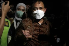 Usai Diperiksa KPK 10...