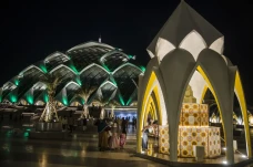 Melihat Keindahan Masjid...