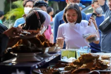 Berburu Takjil di Kawasan...
