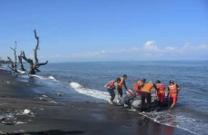 Pencarian Korban Kapal...