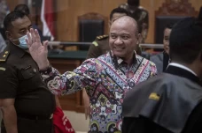 Dituntut Hukuman Mati,...
