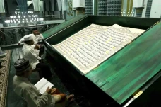 Tadarus Al Quran Raksasa...