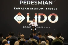 Presiden Jokowi Resmikan...