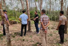 Korban Tewas Dibantai,...