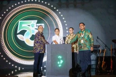 Menyatukan Seluruh layanan...