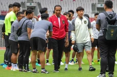 Jokowi Temui Tim Indonesia...