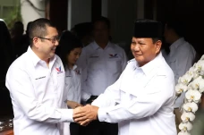 Hary Tanoesoedibjo dan...