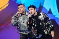 Aksi Panggung Rony dan...