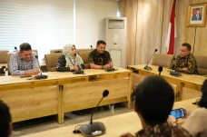 DPR Berikan Selamat...
