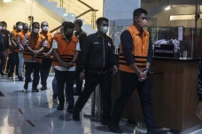 KPK Tahan 10 Orang Terjaring...