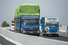 H-5 Truk Dilarang Melintas...